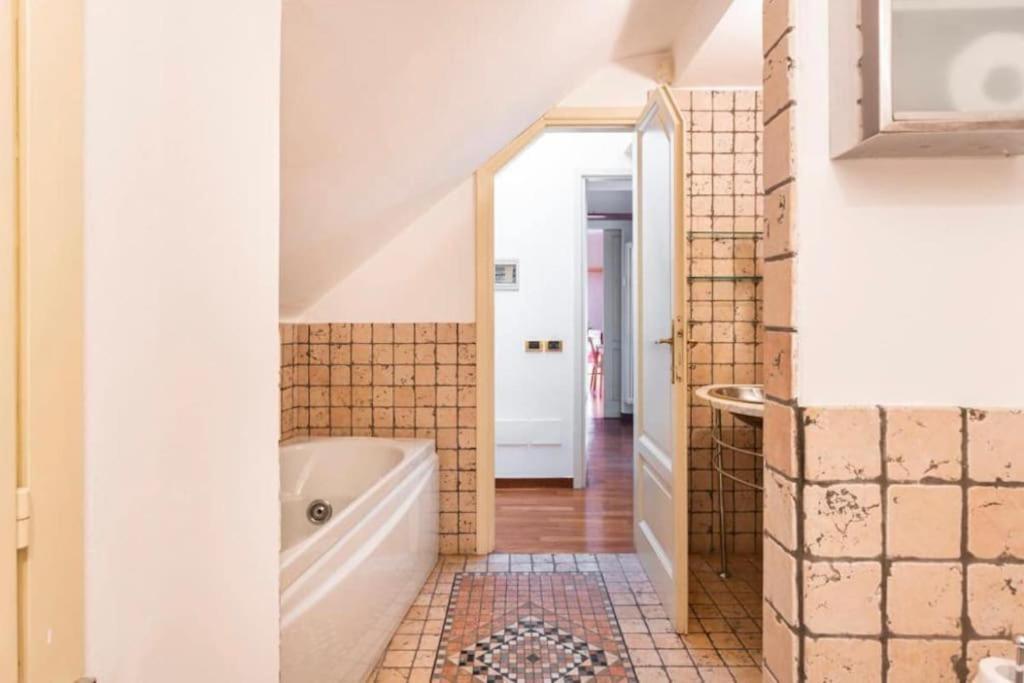 Parcheggio & Idromassaggio Brera Apartamento *